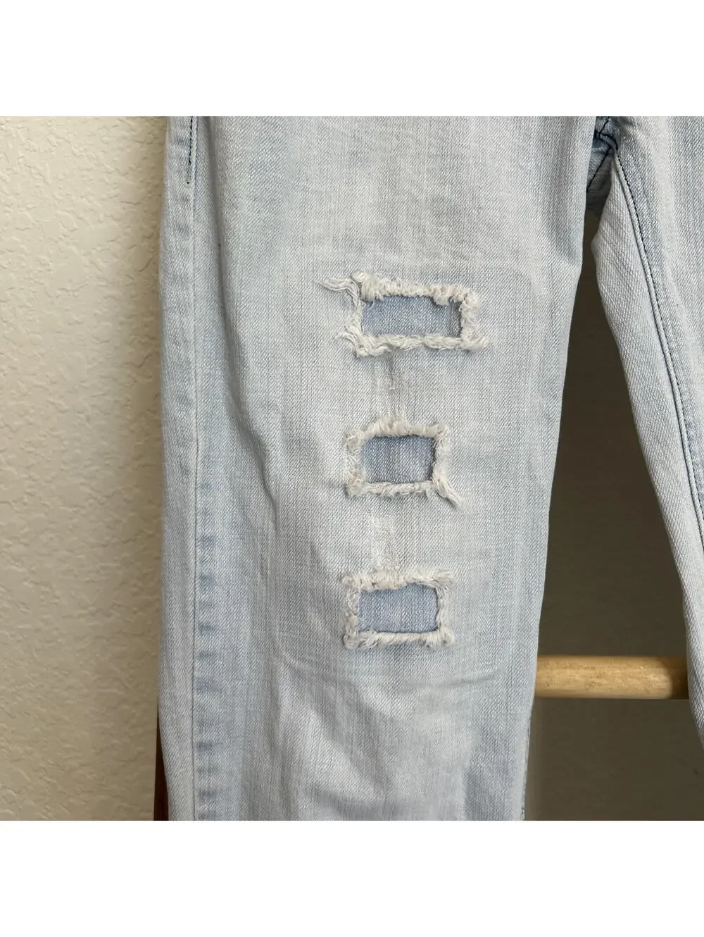 Roxy Low Rise Juniors Light Wash Distressed Jeans Size 9 Gold Coast Skinny Fit
